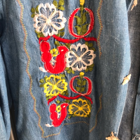 Vintage embroidered jean shirt. - Picture 5 of 5